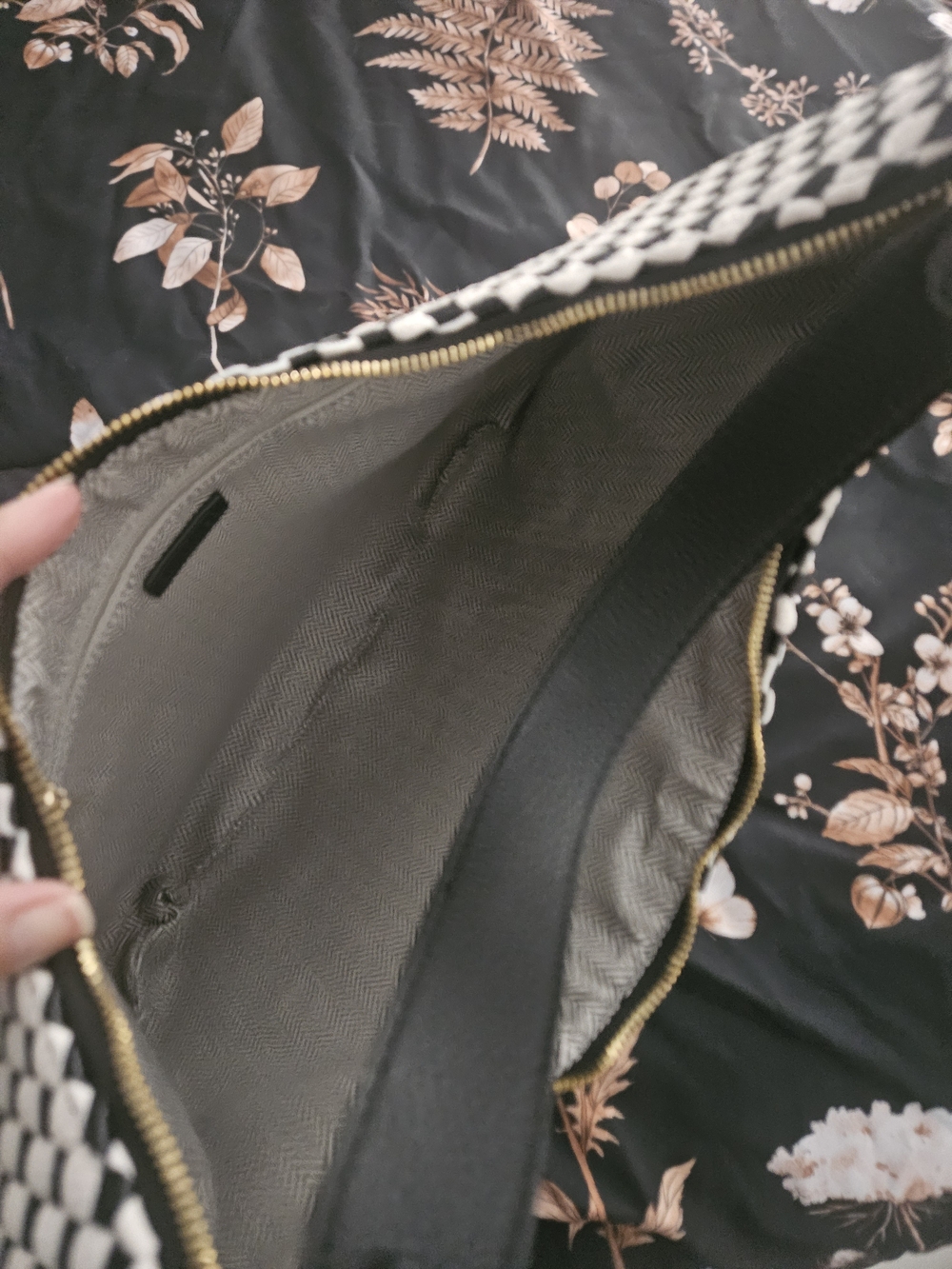 Black and White Checkered Shoulder Bag - Classic Pattern - Picture 7 of 7